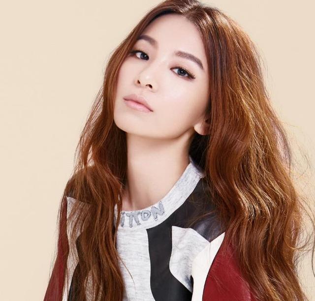 今年流行什么发型女款好看(女人头发别瞎剪)(1)