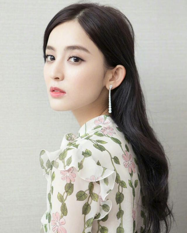 今年流行什么发型女款好看(女人头发别瞎剪)(2)