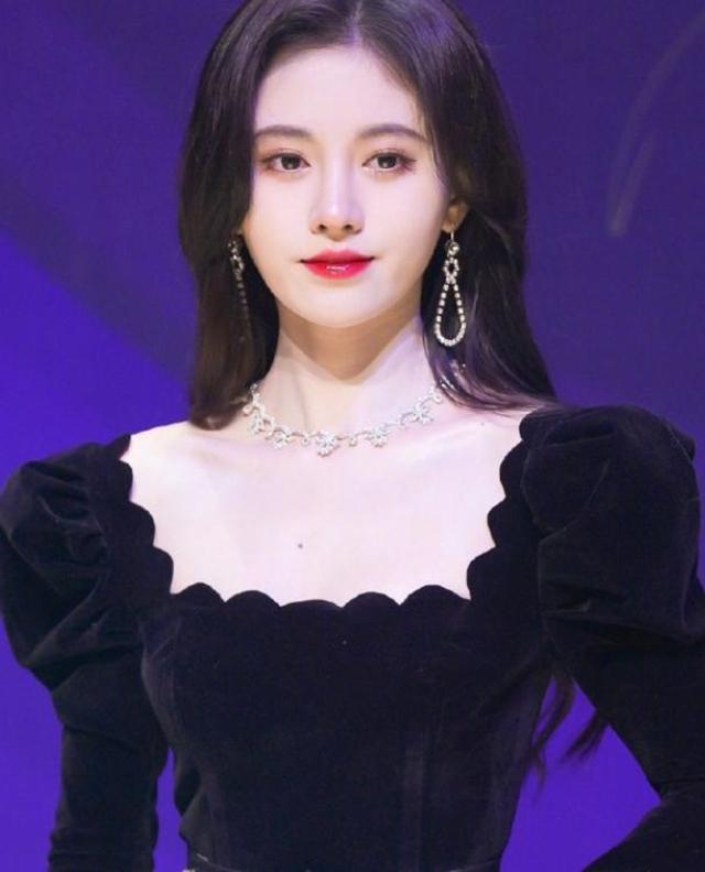 今年流行什么发型女款好看(女人头发别瞎剪)(9)