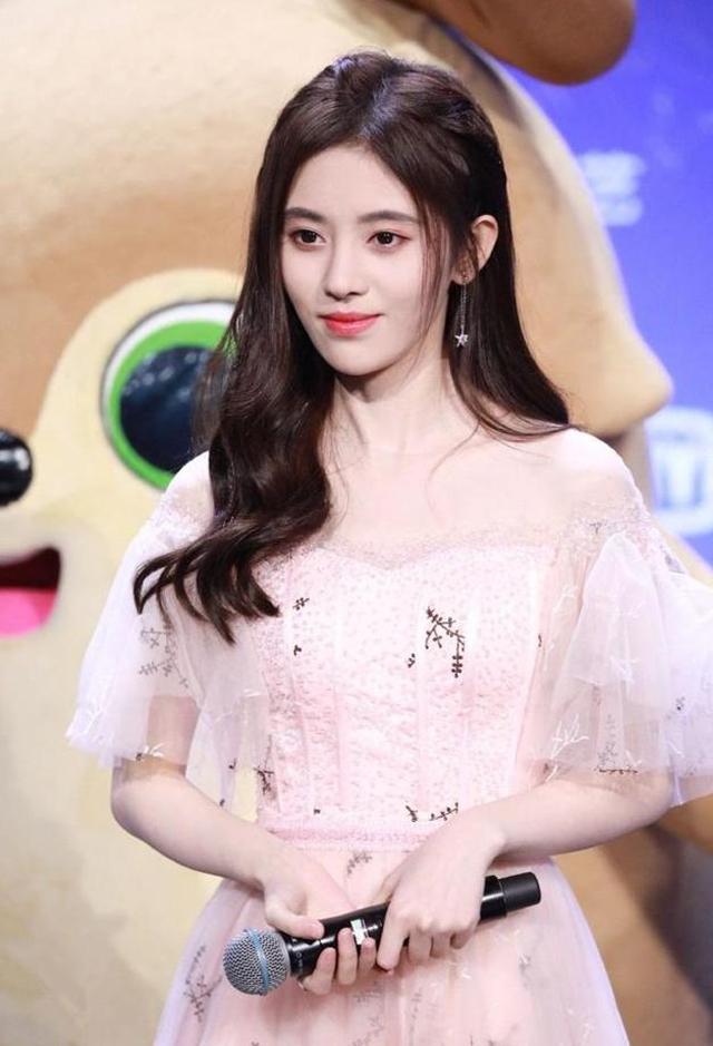 今年流行什么发型女款好看(女人头发别瞎剪)(10)