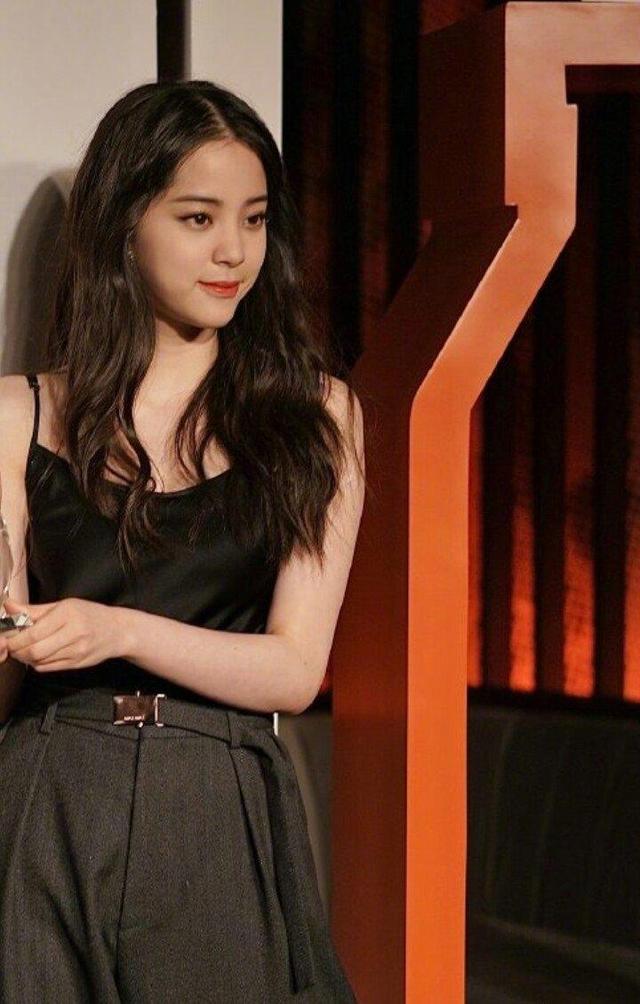 今年流行什么发型女款好看(女人头发别瞎剪)(12)