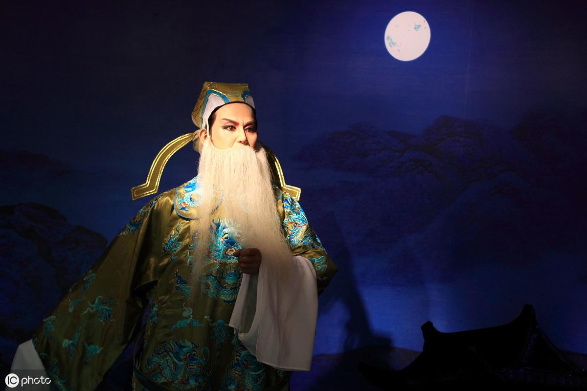 萧规曹随褒义还是贬义(萧规曹随为什么成了贬义)