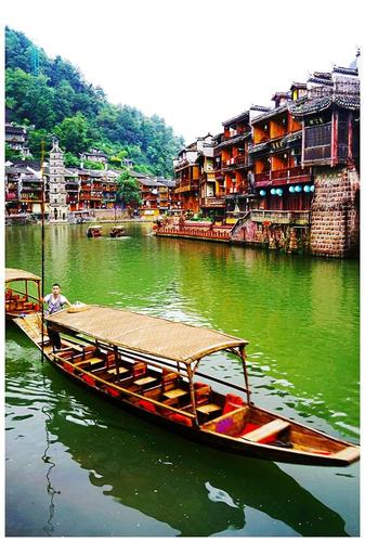 4、湖南湘西土家族苗族自治州凤凰古城