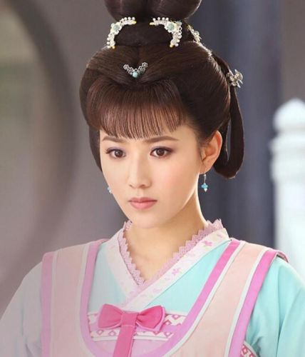 上官婉儿简介及生平事迹 上官婉儿的诗-第1张图片-