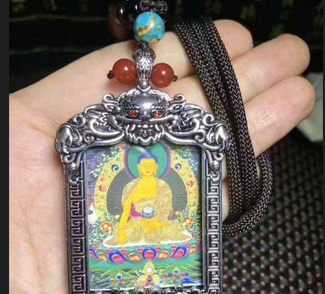 唐卡和佛牌有什么区别,唐卡佛牌的功效图1