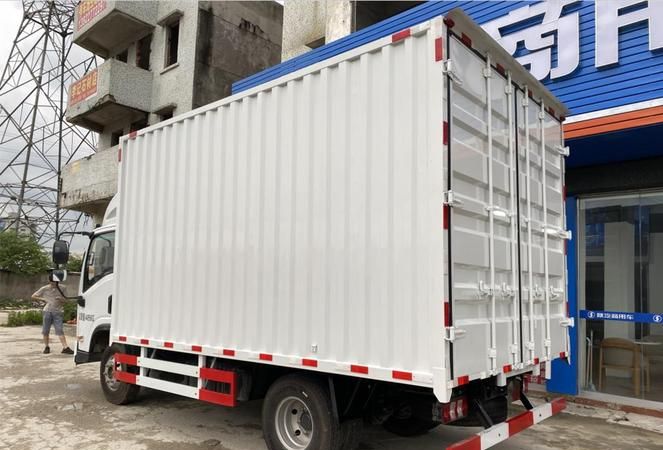 7米6厢式货车总长度多少