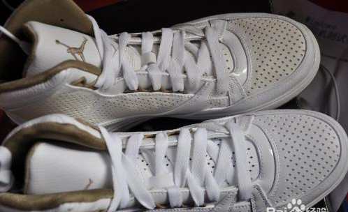 白鞋怎样刷最干净不发黄小妙招