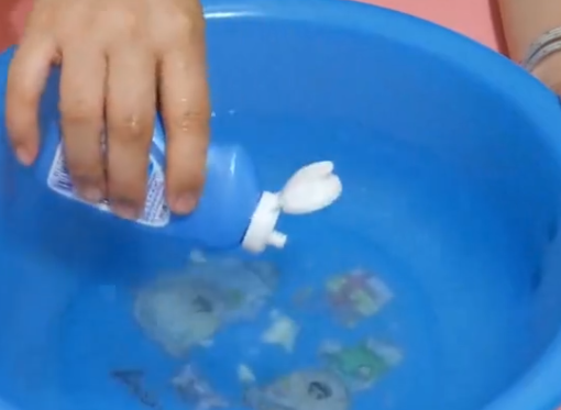 怎么刷白鞋干净又不发黄,怎样刷白鞋才能不变黄图6