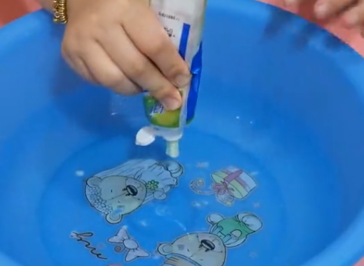 怎么刷白鞋干净又不发黄,怎样刷白鞋才能不变黄图5